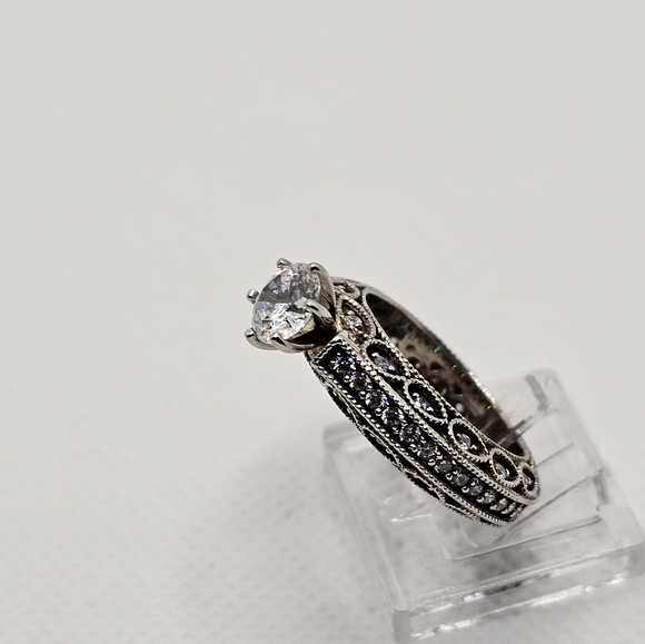 Stunning Designer Zircon Ring Sz 6 ! - Picture 11 of 14
